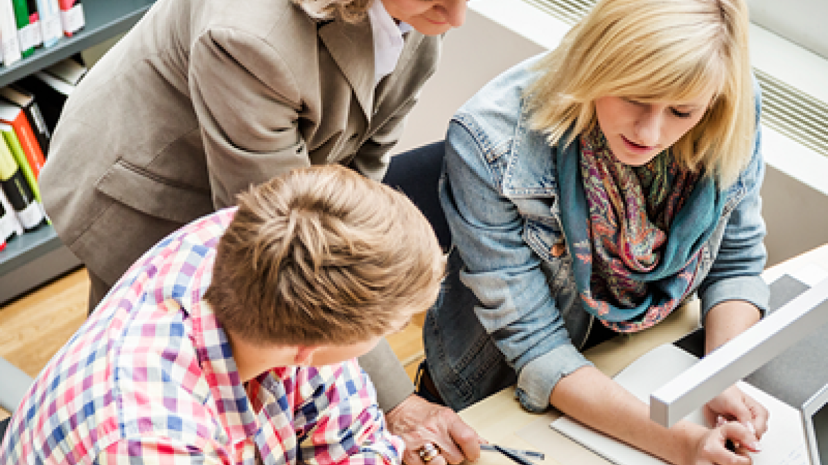 Image of adviser helping students